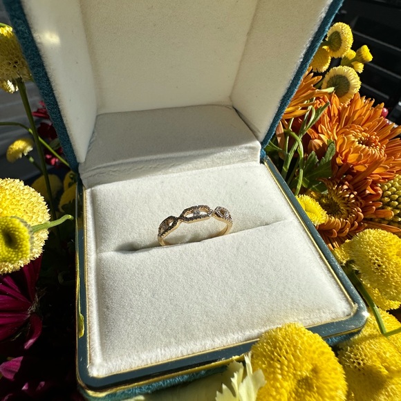 Hexagon Floating Natural Diamond Band in Solid 14k Yellow Gold - Picture 7 of 8